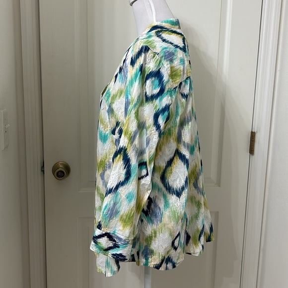 Alfred Dunner Geometric White/Turquoise/Blue Button Up Blouse Sz 18W - Picture 3 of 11